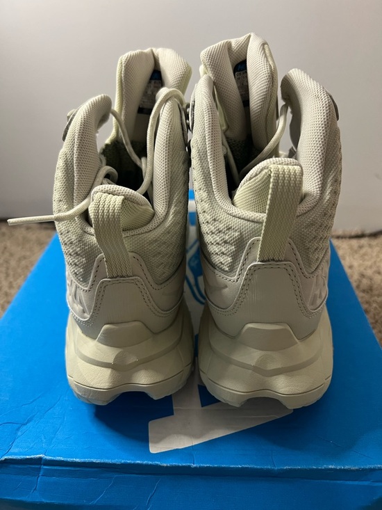 Hoka One Women's Anacopa Mid GTX Sneakers in Celedon Tint/Eggnog Size 7B NIB - Picture 4 of 11